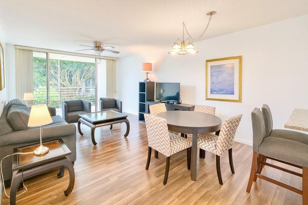 В аренду: $2,200 (2 спален, 2 ванн, 1100 Квадратных фут)