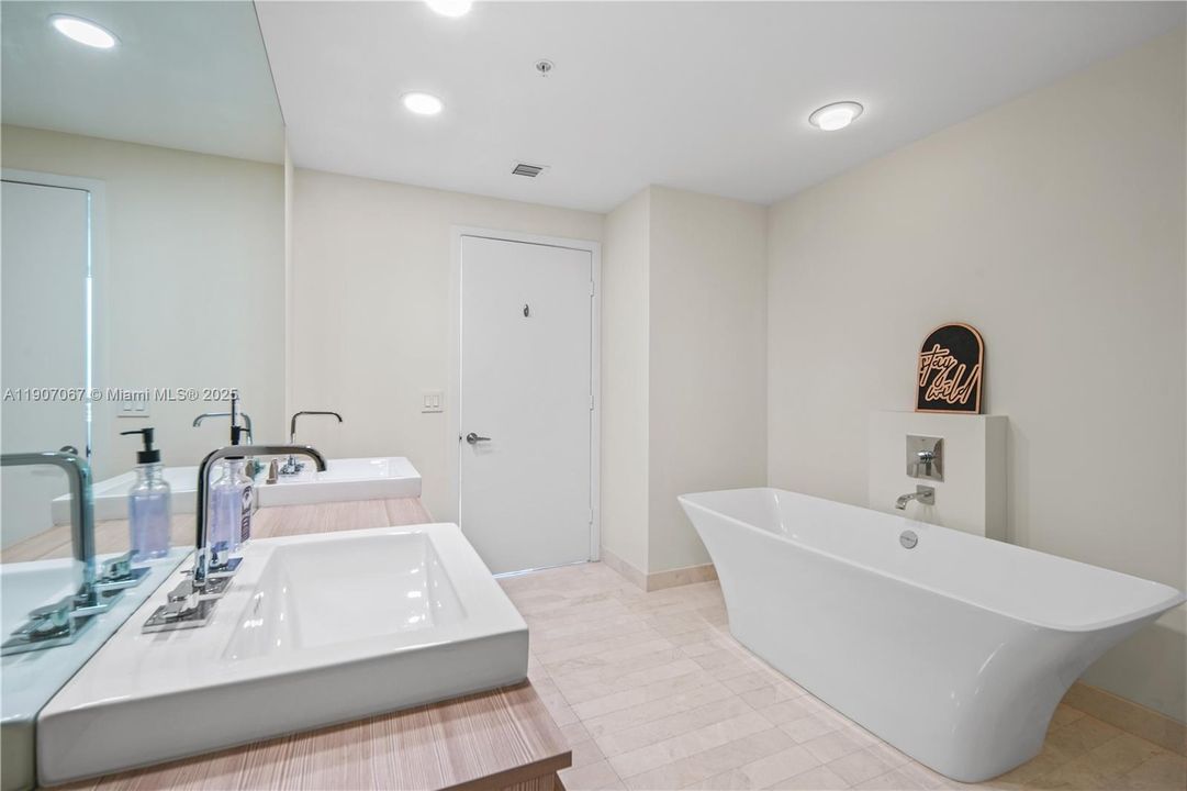Activo con contrato: $1,149,000 (2 camas, 2 baños, 1817 Pies cuadrados)