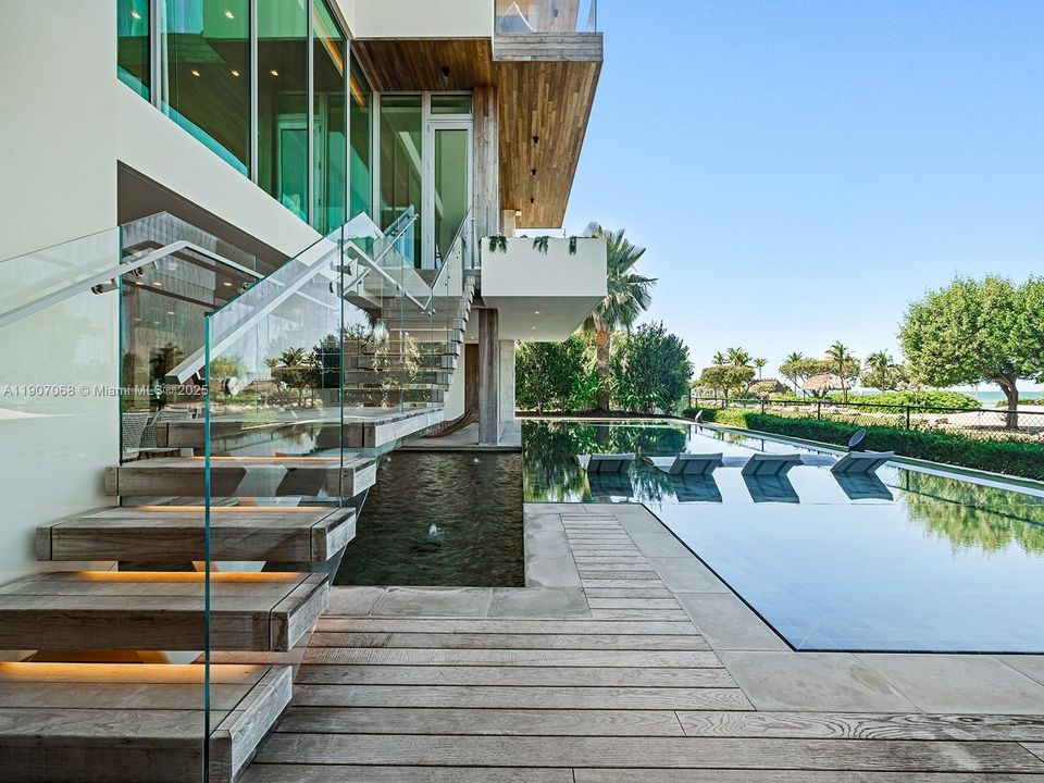 На продажу: $14,900,000 (5 спален, 6 ванн, 6367 Квадратных фут)