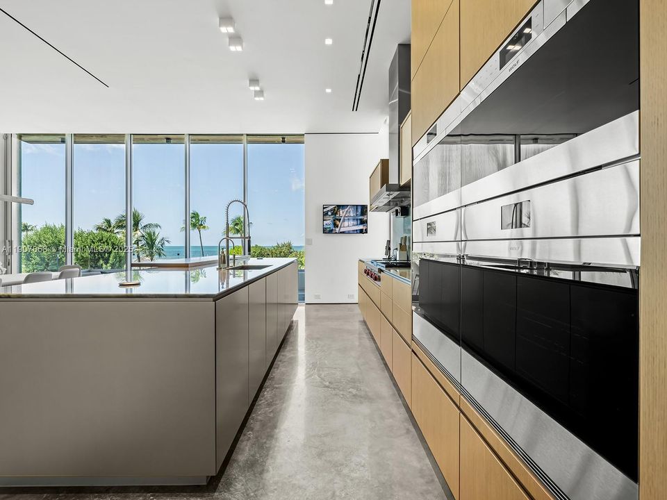 На продажу: $14,900,000 (5 спален, 6 ванн, 6367 Квадратных фут)