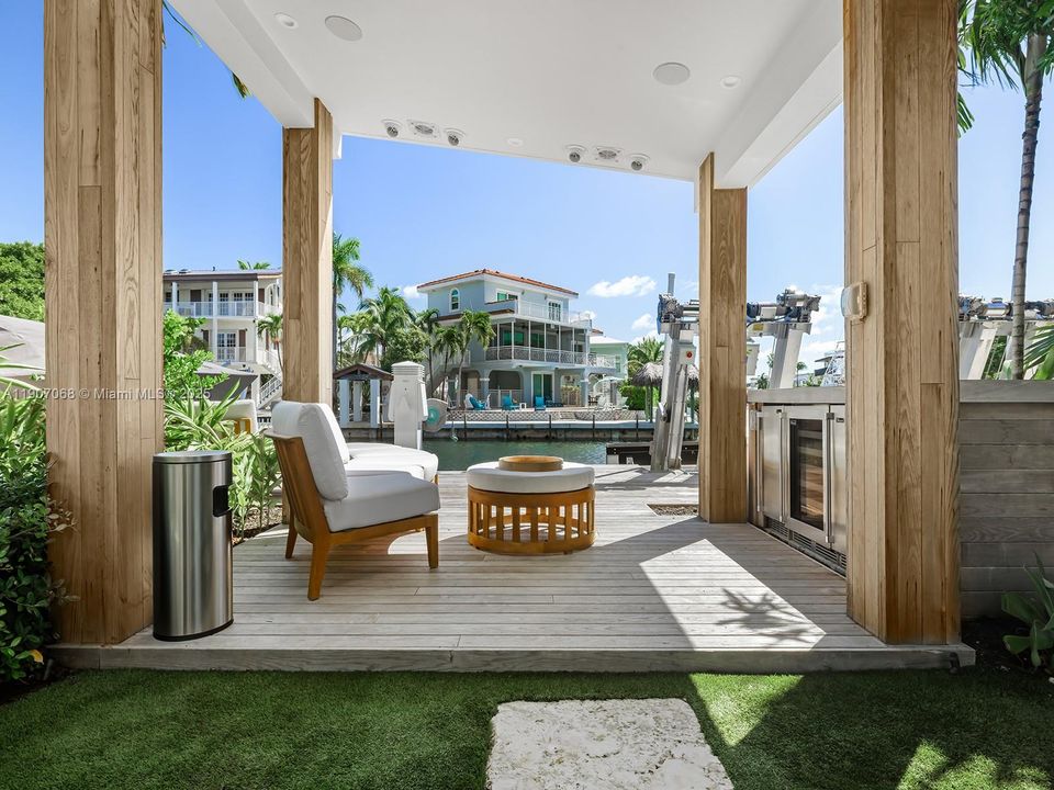 На продажу: $14,900,000 (5 спален, 6 ванн, 6367 Квадратных фут)