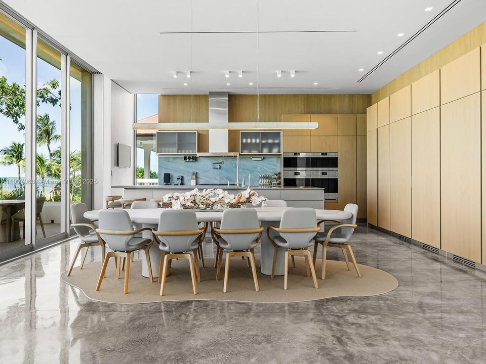 На продажу: $14,900,000 (5 спален, 6 ванн, 6367 Квадратных фут)