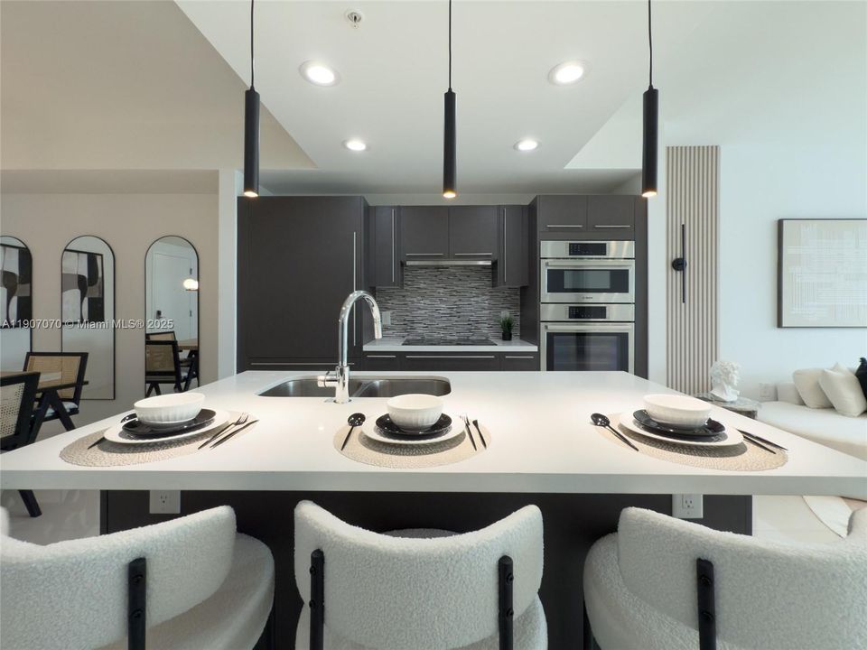 Active With Contract: $337,700 (1 beds, 2 baths, 989 Square Feet)