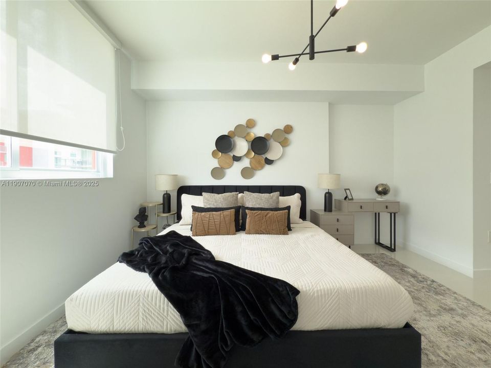 Active With Contract: $337,700 (1 beds, 2 baths, 989 Square Feet)