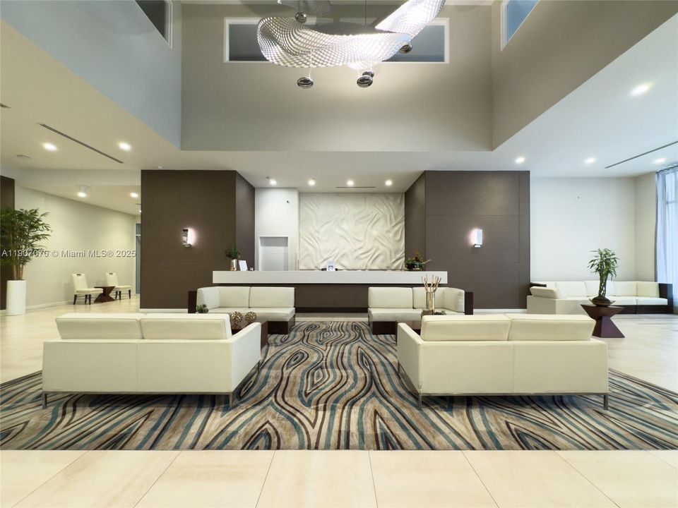 Active With Contract: $337,700 (1 beds, 2 baths, 989 Square Feet)