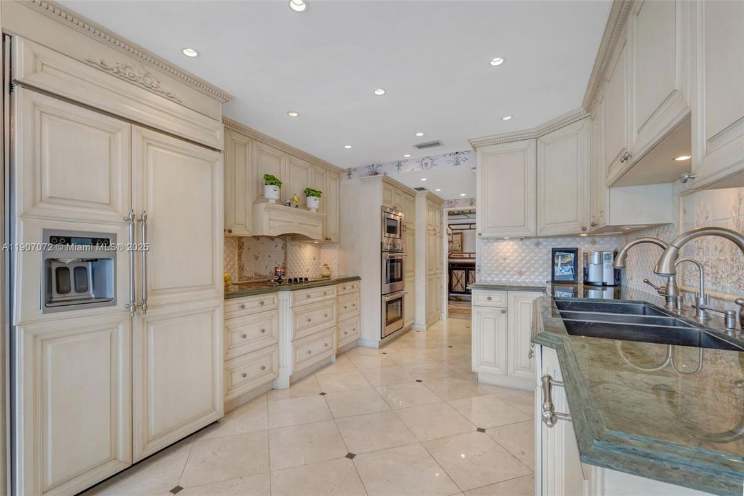 Active With Contract: $1,190,000 (3 beds, 3 baths, 2950 Square Feet)