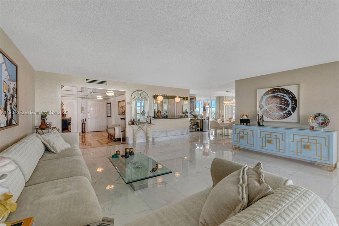 Active With Contract: $1,190,000 (3 beds, 3 baths, 2950 Square Feet)