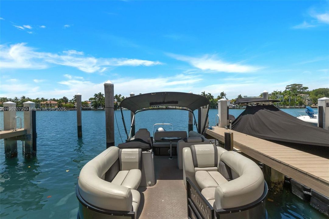 Active With Contract: $1,190,000 (3 beds, 3 baths, 2950 Square Feet)