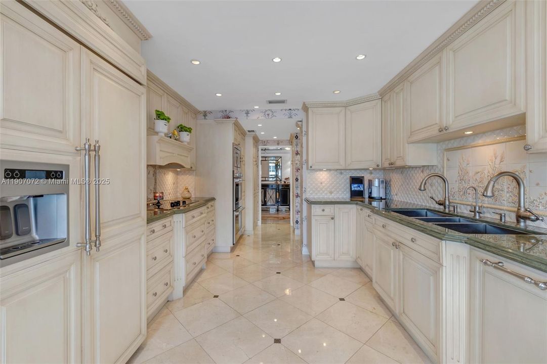 Active With Contract: $1,190,000 (3 beds, 3 baths, 2950 Square Feet)