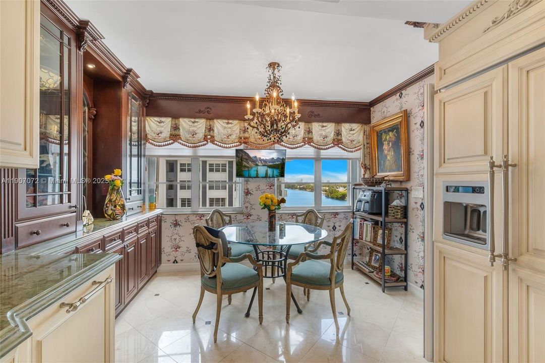 Active With Contract: $1,190,000 (3 beds, 3 baths, 2950 Square Feet)