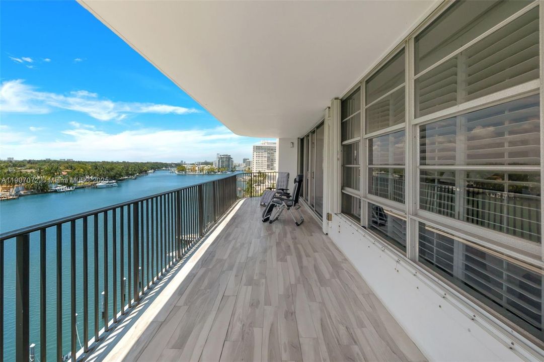 Active With Contract: $1,190,000 (3 beds, 3 baths, 2950 Square Feet)