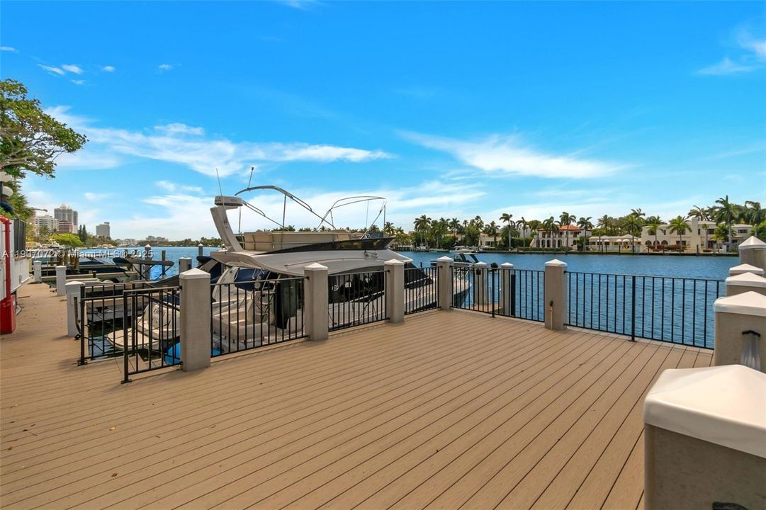 Active With Contract: $1,190,000 (3 beds, 3 baths, 2950 Square Feet)