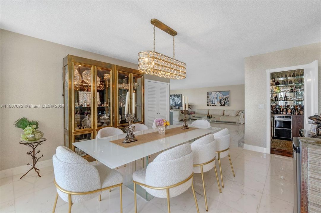 Active With Contract: $1,190,000 (3 beds, 3 baths, 2950 Square Feet)