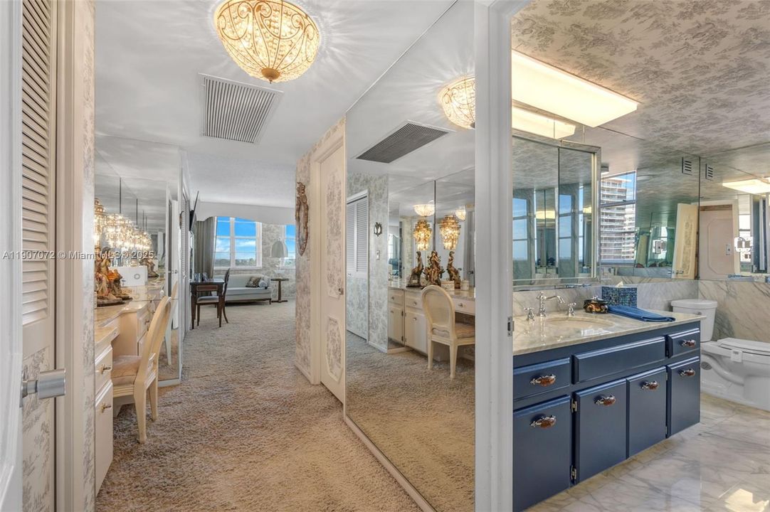 Active With Contract: $1,190,000 (3 beds, 3 baths, 2950 Square Feet)