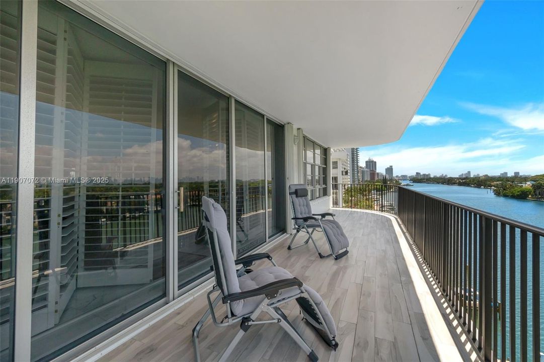 Active With Contract: $1,190,000 (3 beds, 3 baths, 2950 Square Feet)