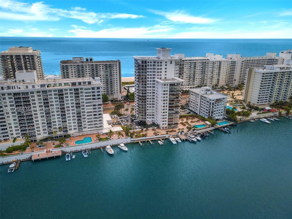 Active With Contract: $1,190,000 (3 beds, 3 baths, 2950 Square Feet)