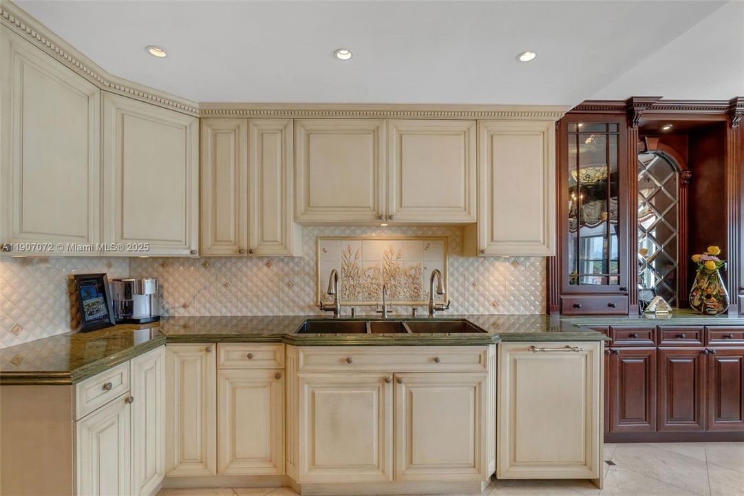 Active With Contract: $1,190,000 (3 beds, 3 baths, 2950 Square Feet)