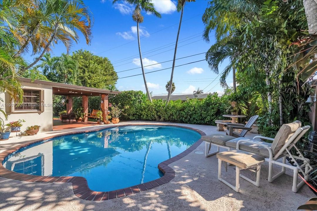 For Sale: $780,000 (4 beds, 2 baths, 1638 Square Feet)