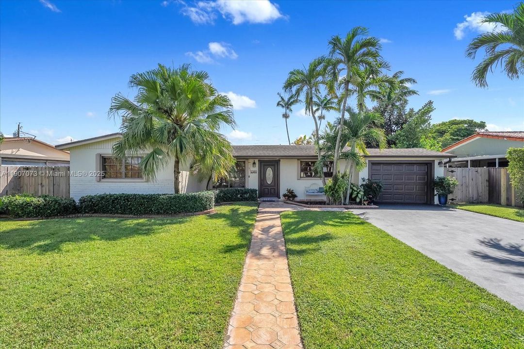 For Sale: $780,000 (4 beds, 2 baths, 1638 Square Feet)