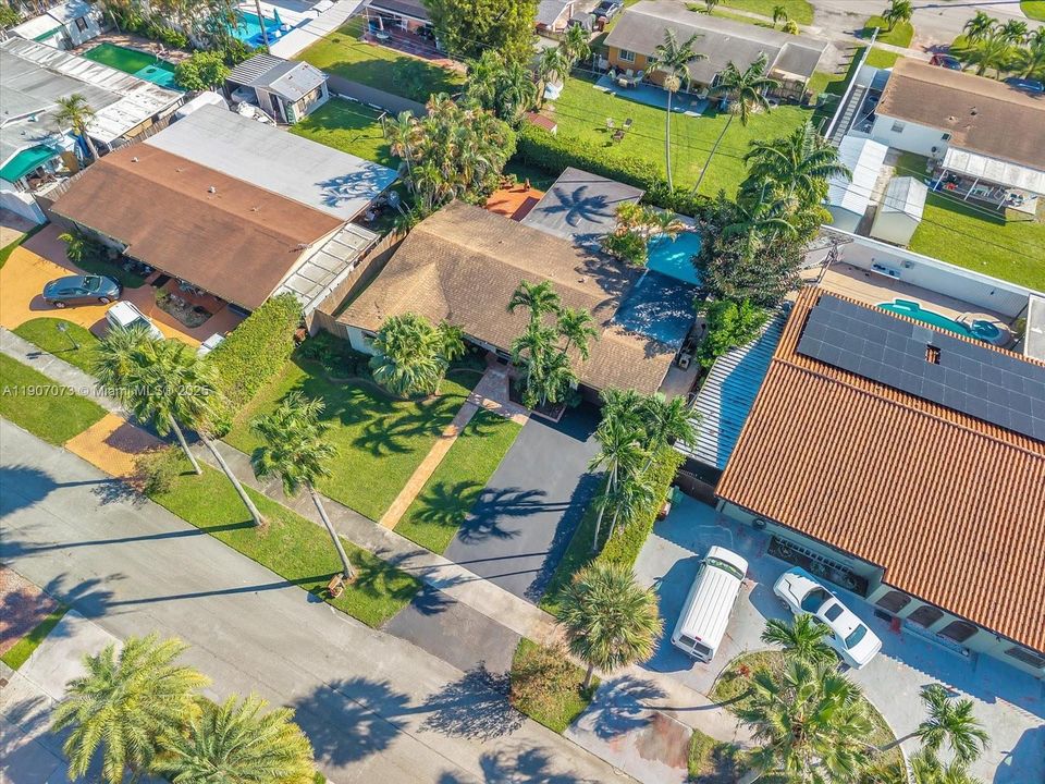 For Sale: $780,000 (4 beds, 2 baths, 1638 Square Feet)