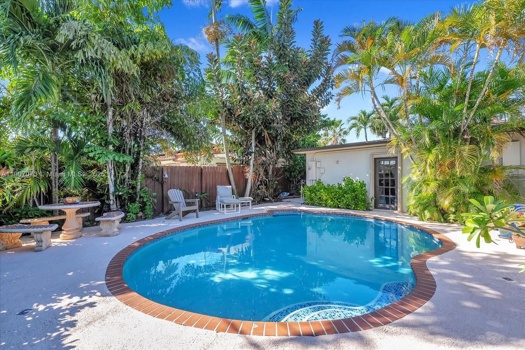 For Sale: $780,000 (4 beds, 2 baths, 1638 Square Feet)