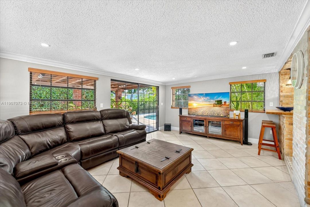 For Sale: $780,000 (4 beds, 2 baths, 1638 Square Feet)