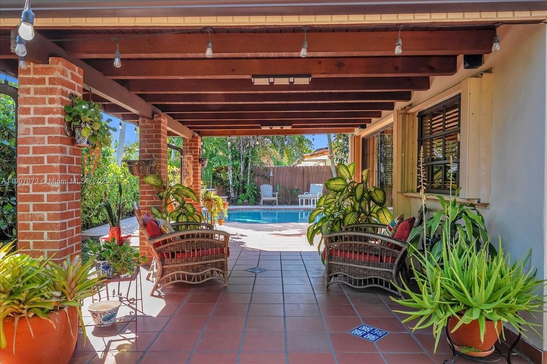 For Sale: $780,000 (4 beds, 2 baths, 1638 Square Feet)