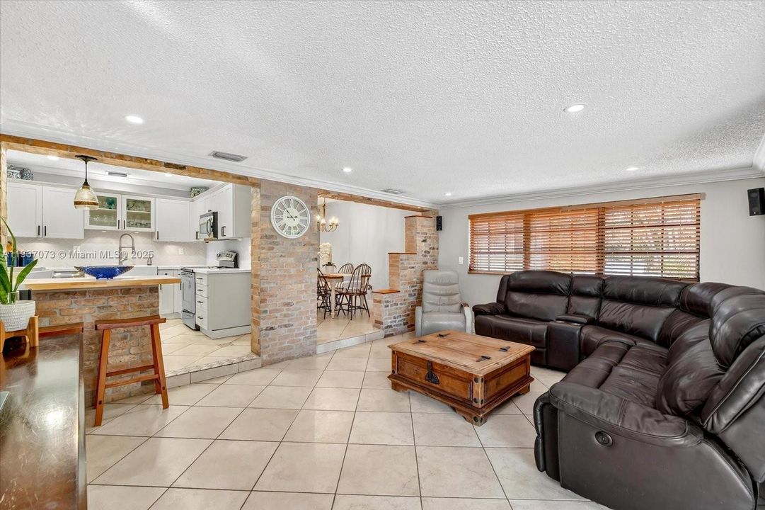 For Sale: $780,000 (4 beds, 2 baths, 1638 Square Feet)