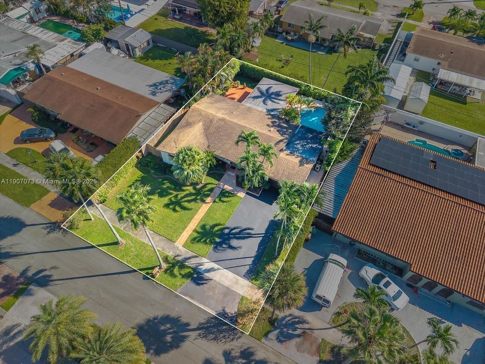 For Sale: $780,000 (4 beds, 2 baths, 1638 Square Feet)