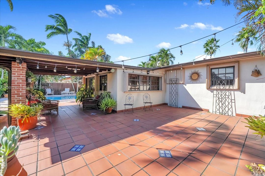 For Sale: $780,000 (4 beds, 2 baths, 1638 Square Feet)