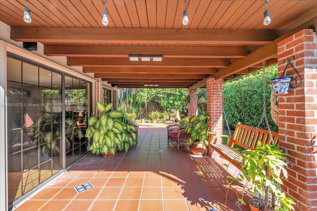 For Sale: $780,000 (4 beds, 2 baths, 1638 Square Feet)