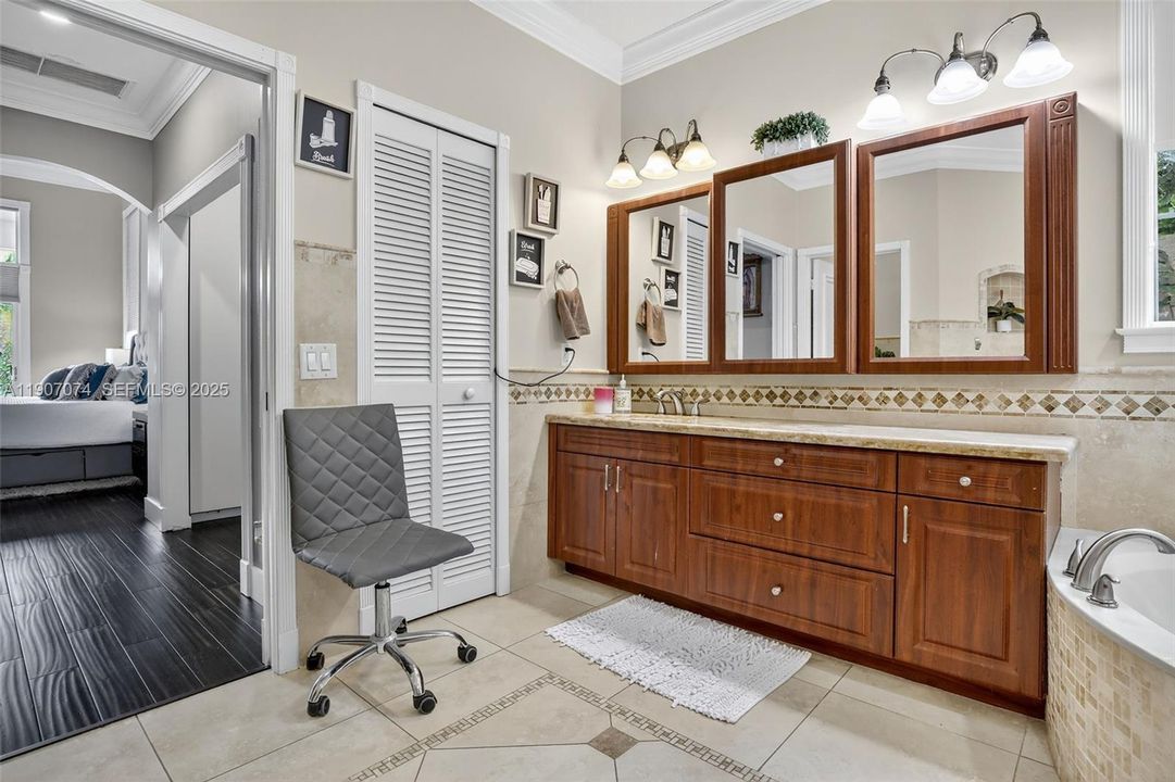 На продажу: $1,399,900 (5 спален, 3 ванн, 3112 Квадратных фут)