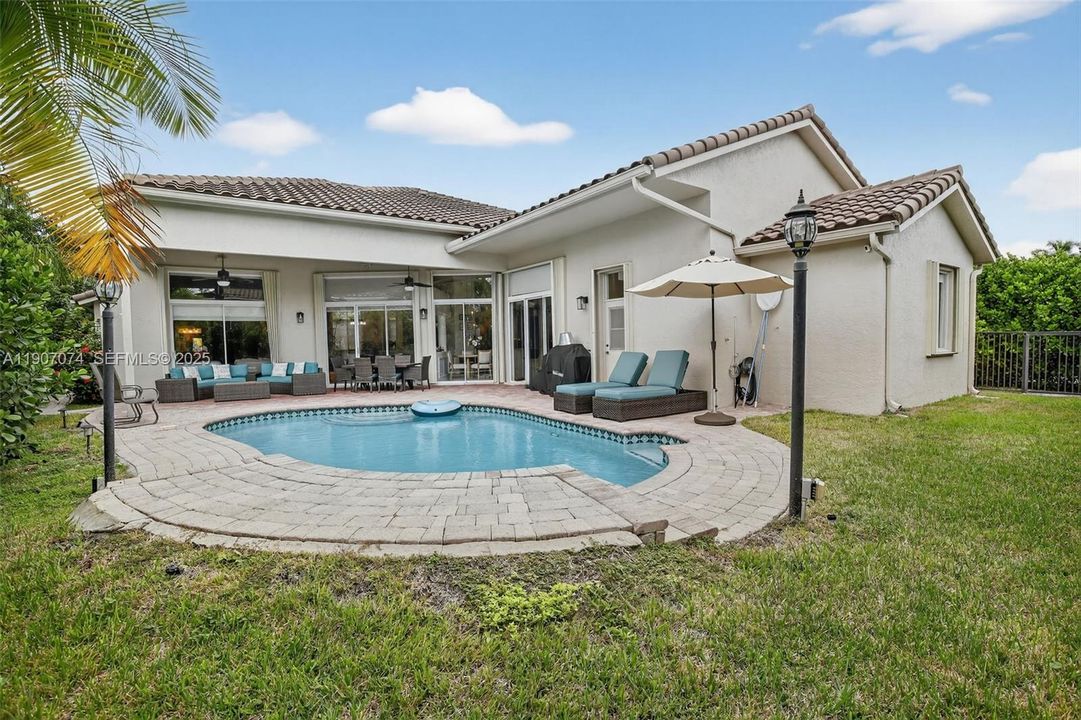 На продажу: $1,399,900 (5 спален, 3 ванн, 3112 Квадратных фут)