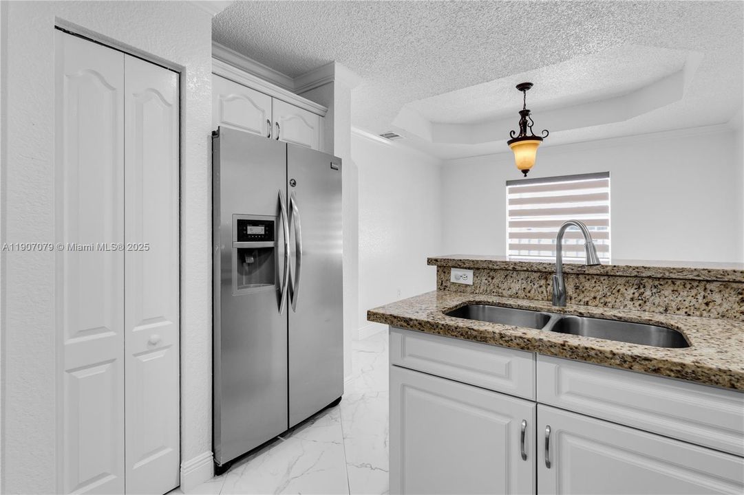 Active With Contract: $2,800 (3 beds, 2 baths, 1300 Square Feet)