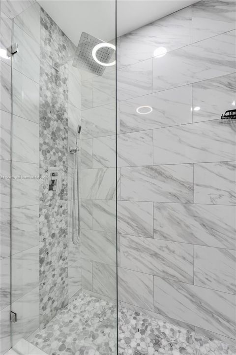 Active With Contract: $2,800 (3 beds, 2 baths, 1300 Square Feet)