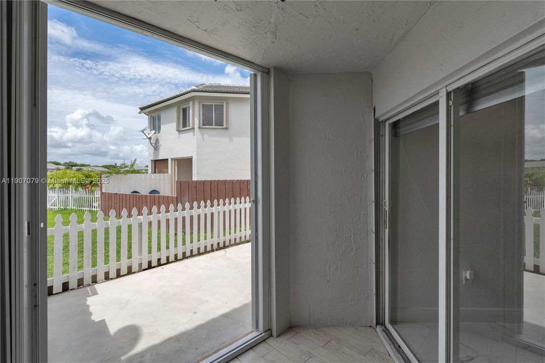 Active With Contract: $2,800 (3 beds, 2 baths, 1300 Square Feet)