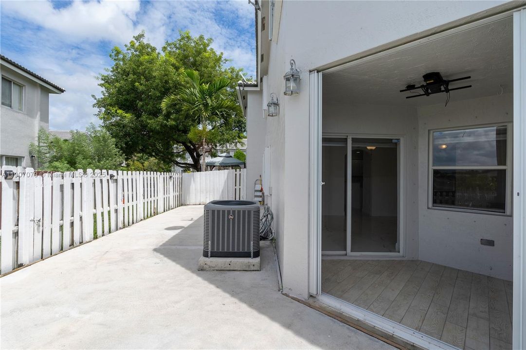 Active With Contract: $2,800 (3 beds, 2 baths, 1300 Square Feet)