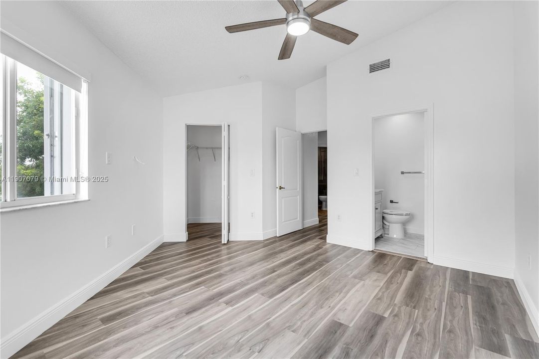 Active With Contract: $2,800 (3 beds, 2 baths, 1300 Square Feet)