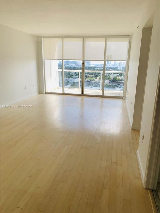 Recently Rented: $3,700 (1 beds, 1 baths, 820 Square Feet)