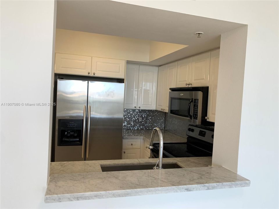 Recently Rented: $3,700 (1 beds, 1 baths, 820 Square Feet)