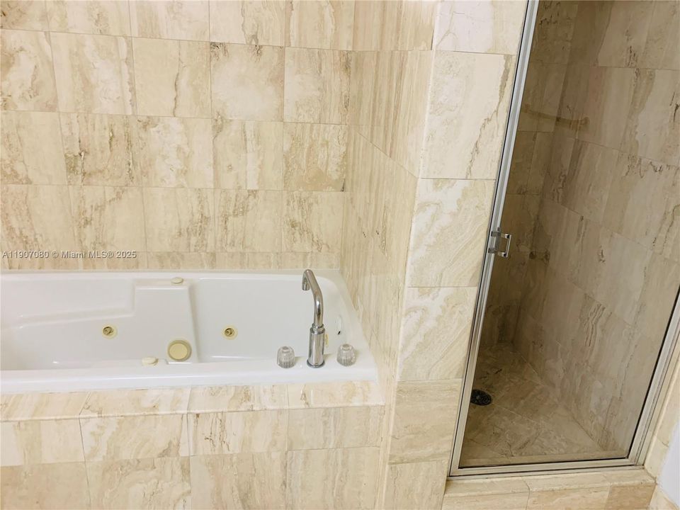 Recently Rented: $3,700 (1 beds, 1 baths, 820 Square Feet)