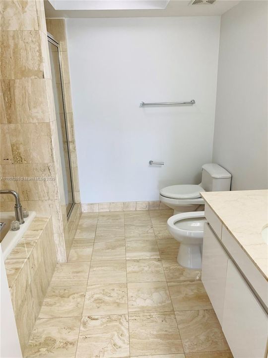 Recently Rented: $3,700 (1 beds, 1 baths, 820 Square Feet)