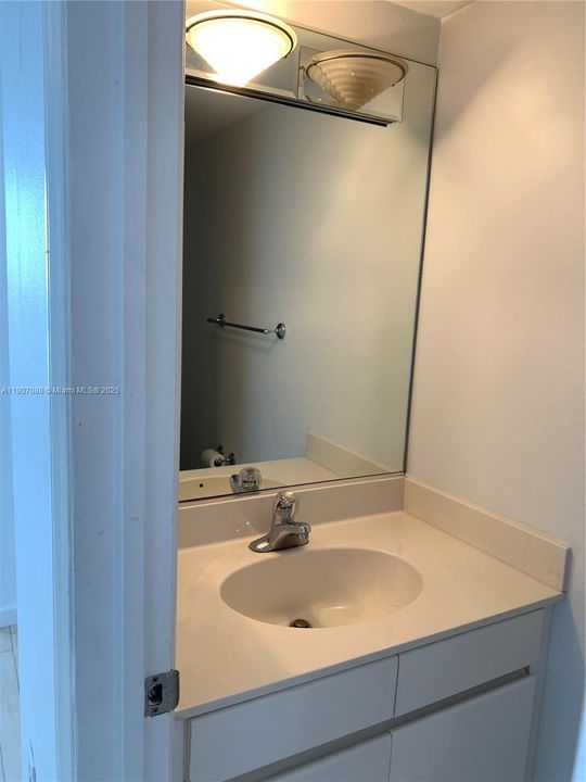 Recently Rented: $3,700 (1 beds, 1 baths, 820 Square Feet)