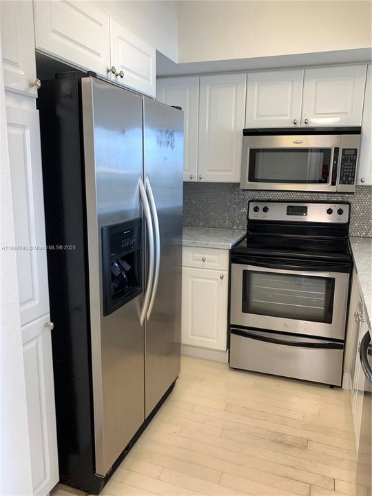 Recently Rented: $3,700 (1 beds, 1 baths, 820 Square Feet)