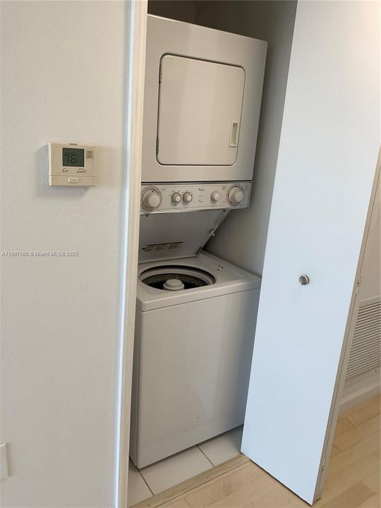 Recently Rented: $3,700 (1 beds, 1 baths, 820 Square Feet)