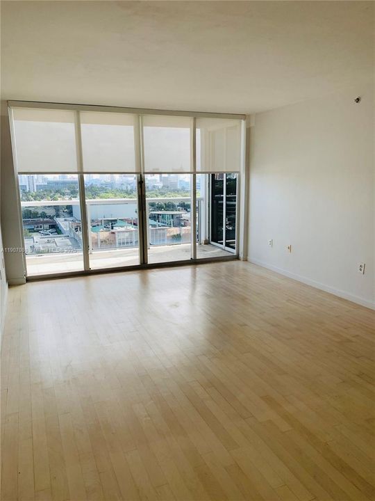 Recently Rented: $3,700 (1 beds, 1 baths, 820 Square Feet)