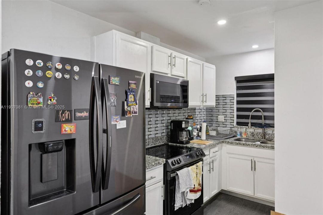 For Sale: $250,000 (2 beds, 1 baths, 960 Square Feet)