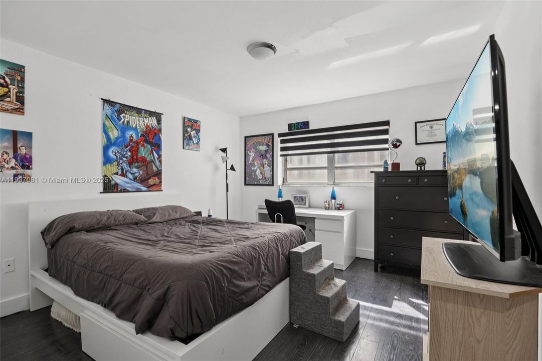 For Sale: $250,000 (2 beds, 1 baths, 960 Square Feet)