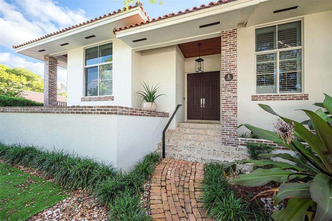 En Venta: $1,599,000 (4 camas, 3 baños, 2203 Pies cuadrados)