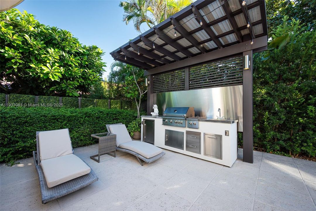 En Venta: $1,599,000 (4 camas, 3 baños, 2203 Pies cuadrados)